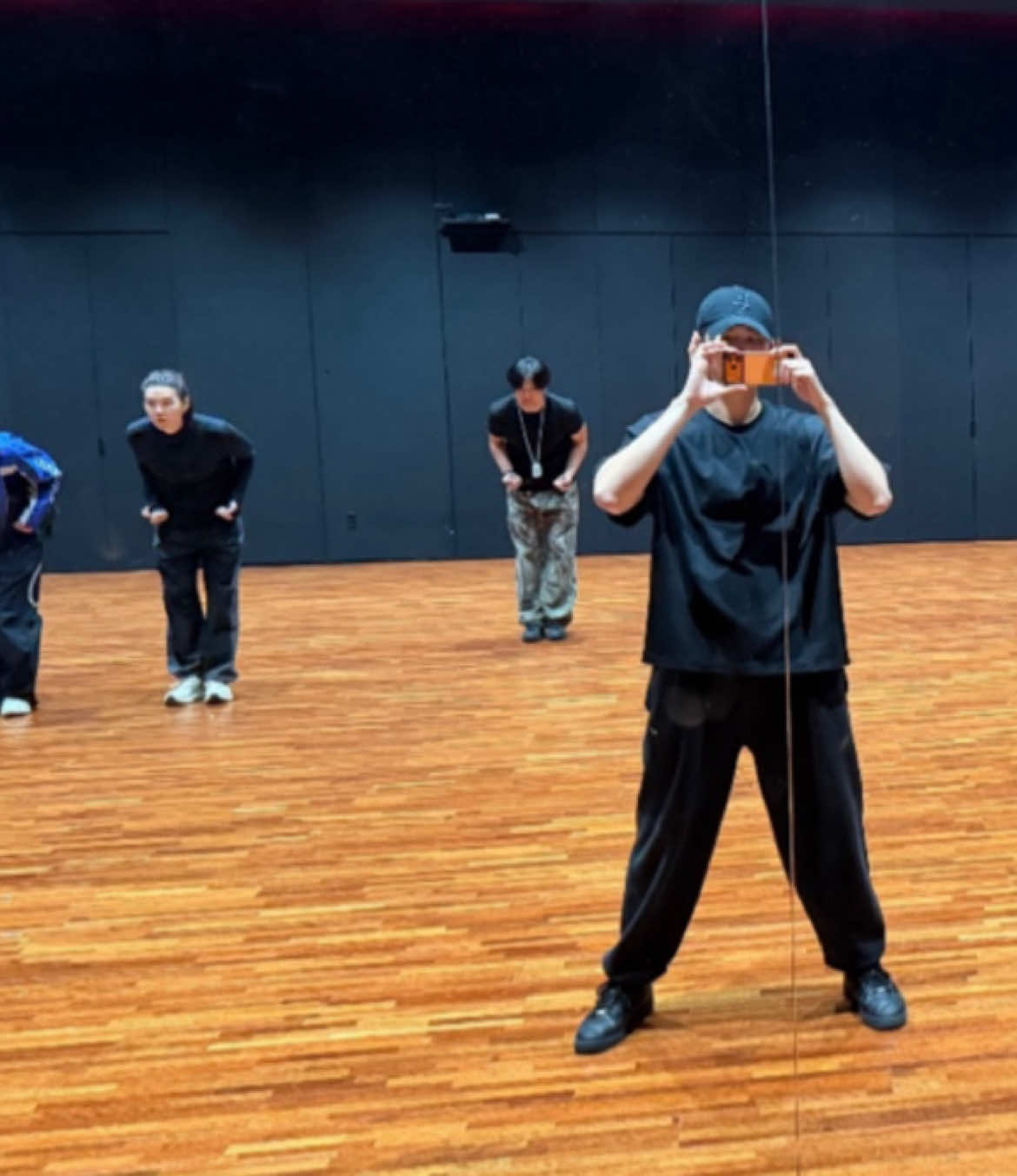 Yoongi apareceu 🐱💜🎉🎉🎉 Graças ao nosso líder-pai Namjoon 💜 #yoongi #bts 