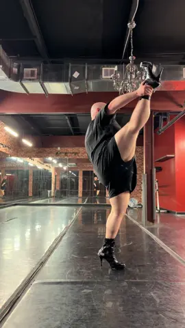 No this is Patrick #dancerscomeinallsizes #dance #dancer #dancing #parrisgoebel 