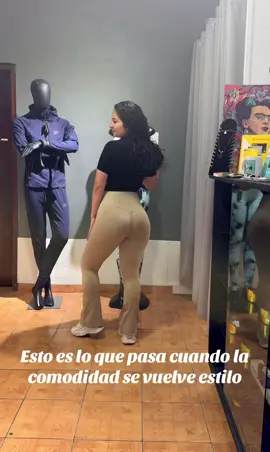 La comodidad que te acompaña en cada paso.😍❣️ Este conjunto está hecho para días movidos, planes improvisados y para sentirte increíble en cada momento🙂‍↔️ Encuentra tu #outfit ideal solo en #saga_style estamos ubicados en #salcedo - Cotopaxi  #gymmotivation  #paratiiiiiiiiiiiiiiiiiiiiiiiiiiiiiii 