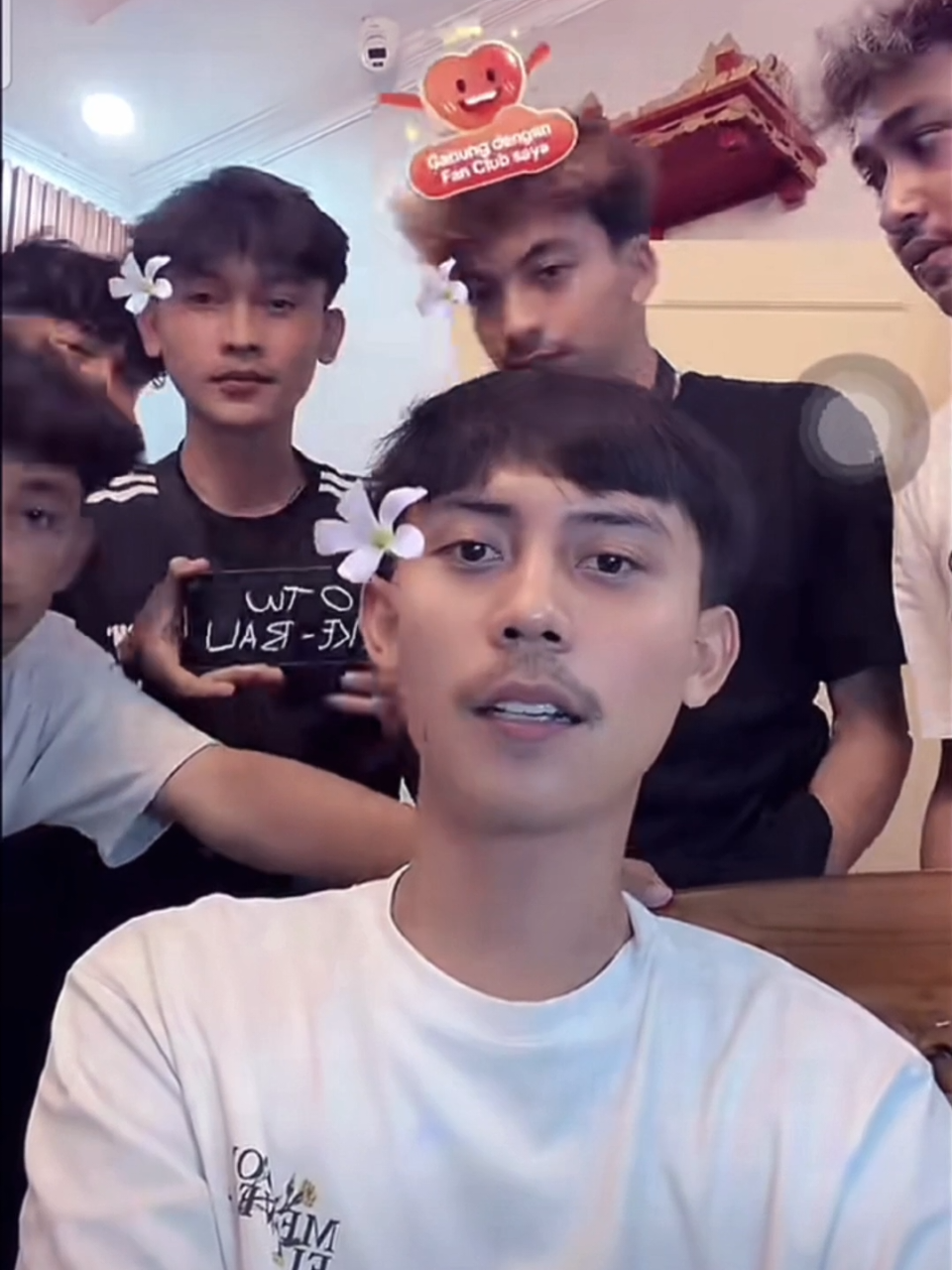 GWSM liburan ke Bali setelah membujuk mas yoyok akhirnya berangkat juga ke bali😭 @GWSM Original Store @KUSUMAWARA OFFICIAL REAL💯 @y2k.crew_real  #gwsmlovers👹 #kusumawaraofficial #y2kcrew #gsky  #CapCut 