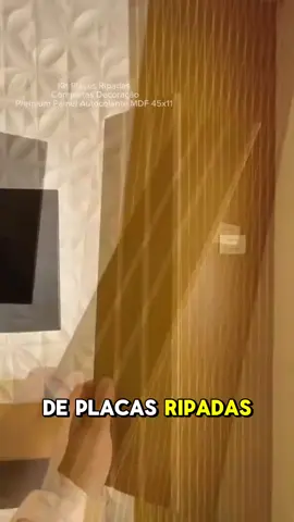 🪵 Kit 200 Placas Ripadas Decorativas MDF 45x10cm – Transforme Qualquer Ambiente! Descrição SEO Otimizada Renove sua casa com o Kit 200 Placas Ripadas Decorativas em MDF, perfeitas para criar um painel moderno, elegante e cheio de personalidade. Cada placa mede 45cm x 10cm e possui acabamento de alta qualidade, ideal para paredes, cabeceiras, salas, escritórios, corredores e projetos arquitetônicos. Com instalação simples e envio rápido, você pode montar painéis ripados completos, criar divisórias, decorar ambientes comerciais e deixar tudo com aquele toque sofisticado que é tendência em 2025. ✨ Benefícios 	•	Material resistente e durável em MDF 	•	Visual moderno estilo madeira ripada 	•	Fácil instalação com cola ou fita dupla face 	•	Ideal para qualquer ambiente interno 	•	Envio rápido e tamanhos variados para seu projeto 	•	Excelente custo-benefício para grandes áreas 🔥 Por que vale a pena? Você transforma ambientes sem obra, sem sujeira e com um resultado digno de Pinterest! Ideal para quem busca decoração rápida, bonita e acessível.
