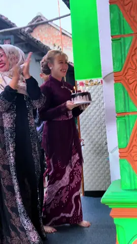 kado terindah di tahun ini 🥰  #V2garasi #gl100 #engagement #4u #fyp 