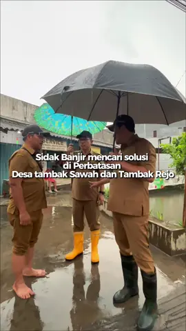 Sore tadi Sidak banjir mencari solusi di perbatasan desa Tambaksawah dan desa Tambak rejo, banyaknya bangunan berdiri diatas aliran sungai maupun sempadan sungai. Mari bersama sadar lingkungan sekitar kita, demi kemaslahatan bersama yaa !  #sidak #bangunan #diatassungai #sempadan #tambaksawah #tambakrejo #cakband1 #waru #sidoarjo 