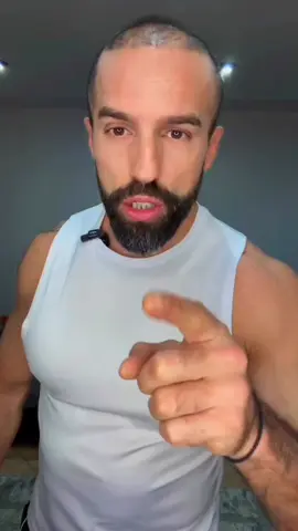 Majoritatea oamenilor nu dau doi bani pe sănătatea lor pana cand nu ii loveste tare. Toata lumea spune „mie nu mi se intampla”, „eu sunt bine”, „n-am nimic”… pana cand apar balonarea zilnica, constipatia, lipsa de energie si somnul varza. Abia atunci vor sa „faca ceva”. Dar adevarul e simplu: nu repari un stil de viata… il schimbi. Sanatatea nu e un proiect de weekend, e o investitie zilnica. Si diferenta dintre a exista si a trai se vede fix cand te uiti in oglinda si iti place ce vezi. Comenteaza cu CORP daca te-ai saturat sa amani si esti gata sa faci o schimbare reala! #sanatate #slabire #femeiocupate #antrenamentefemei #totalbodychange  