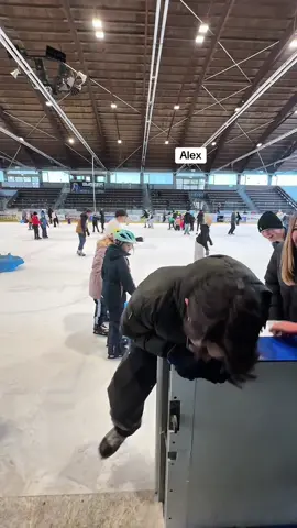 Who won ? #CapCut #IceSkating#icerink#nonchalant#christmas