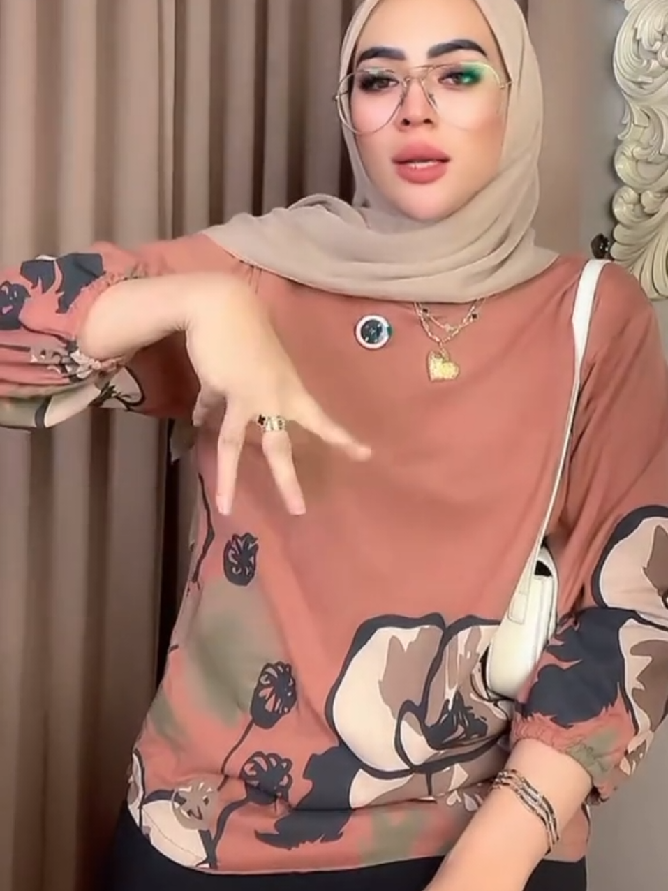 KAOS TSHIRT ATASAN WANITA LENGAN BALON TANGAN PANJANG BLOUSE WITH BIG FLOWER BAHAN COTTON COMBED 24S KATUN TEBAL LEMBUT DAN NYAMAN#kaos #kaosmurah #kaosviral 