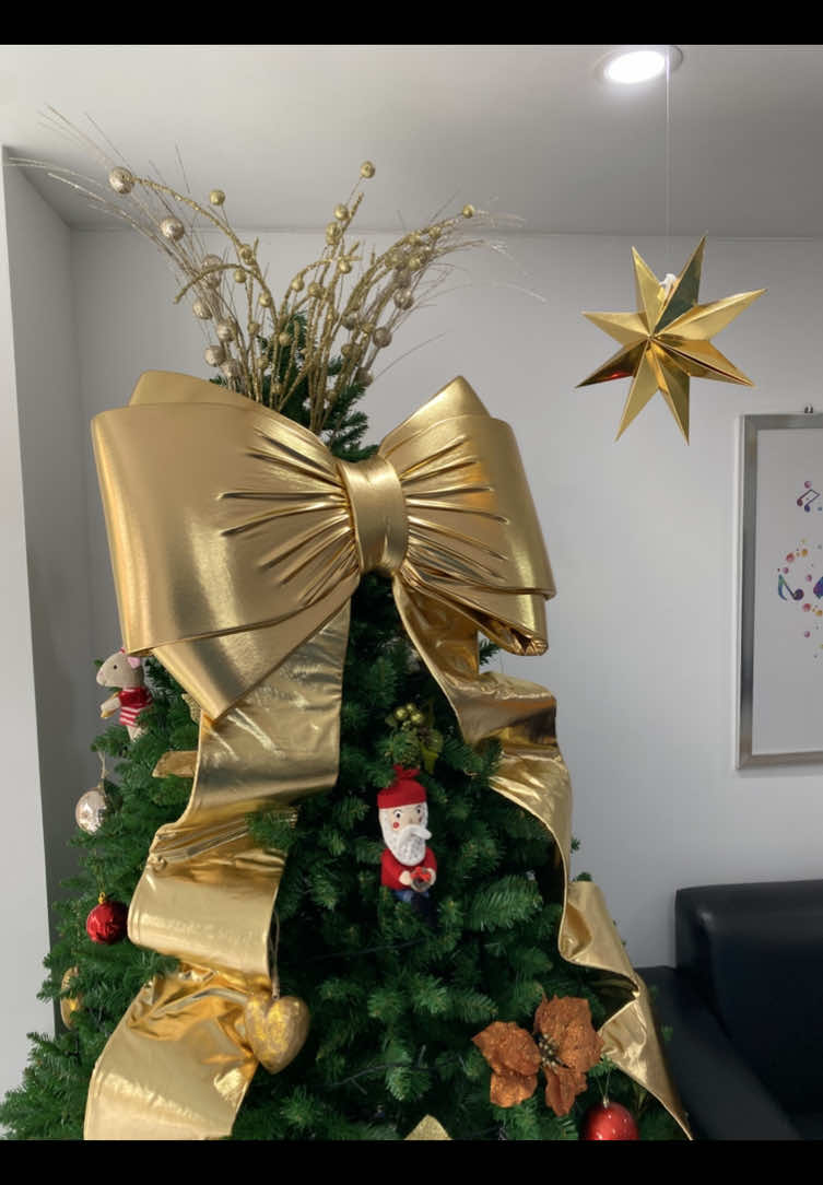 Y el tiempo vuela y los lazos también no te quedes sin el tuyo 🤩🤩🤩🫣🫣 Comenta lazo 🎀 para mandarte nuestro catálogo o escríbenos 913015385  #adornosnavideños #fyp #moñogigante #lazoviral #perú 