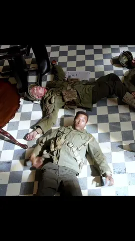 A soldier pretending to be dead actually evaded the search.#fyp #movie #funny #usa #filmcommentary 