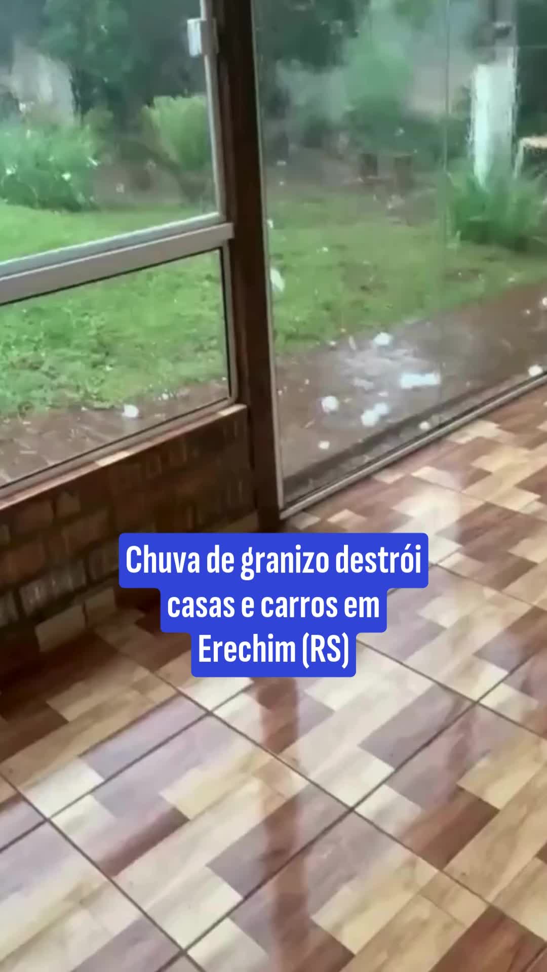 Chuva de granizo deixa mais de 100 feridos e destrói casas e carros em Erechim, no Rio Grande do Sul. ➡️A cidade decretou situação de emergência após o temporal atingir da tarde de domingo (23). Mais de 100 pessoas precisaram de atendimento médico e ao menos 12 estão desabrigadas. #erechim #chuva #granizo #riograndedosul #uol #noticias #videos