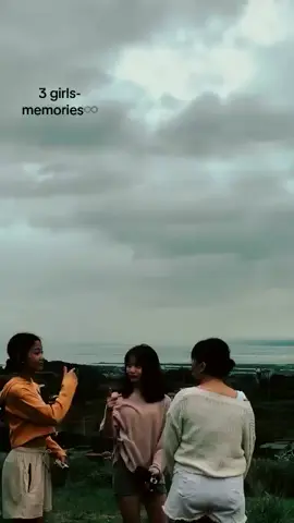 @sumii💞 @sha. #trio #fyp 