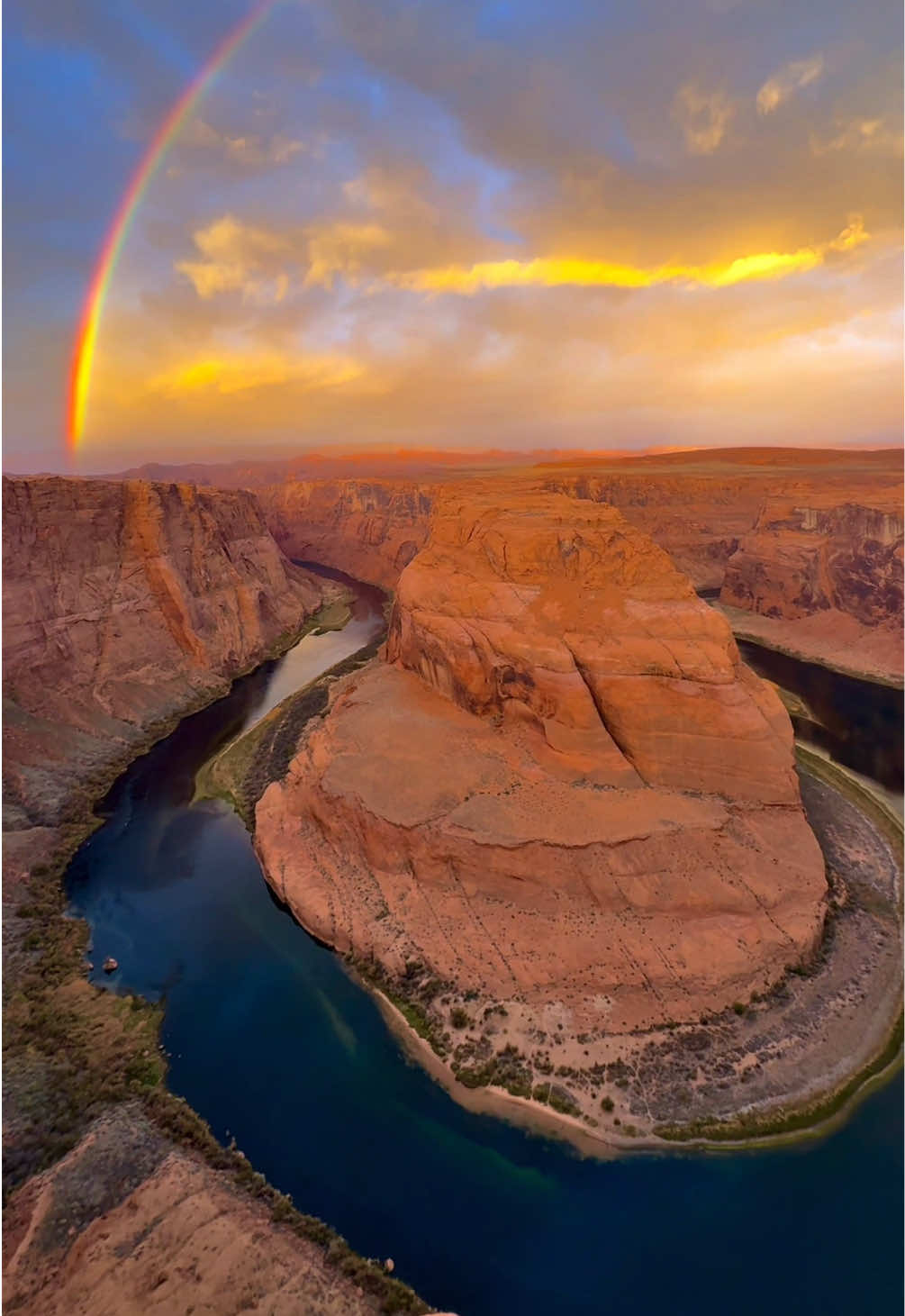 Who’s got a shot of Horseshoe Bend that tops this one?  #horseshoebend #landscape #fyp #sunrise #usa 