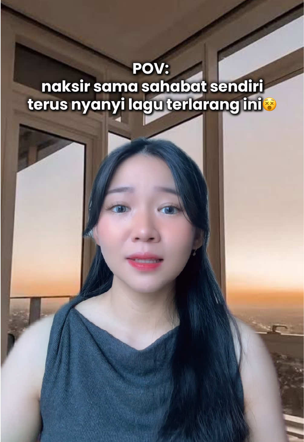 Seriusan pada tau ga sih arti lagu Dress yg terkenal ini?!! 👗🥲 pas denger musik& lagunya:💃🏻🕺🏻 pas baca liriknya: 😩🤯😳  ternyata lagu terlarang yang relate sama kaum yg berujung naksir bestie sendiri nih.. kacau tapi candu😣🤯 Nah yg mau pelajarin lirik lengkapnya & penasaran lagu Taylor lain cus comment kata “lagu” ya!🎧 #dresstaylorswift #swifties #LancarBahasaInggrisTanpaBelajar #lyricsexplained #englishfromsongs 