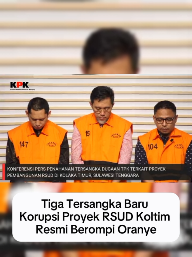 – Tiga tersangka baru kasus dugaan korupsi proyek pembangunan RSUD Kolaka Timur (Koltim), Sulawesi Tenggara (Sultra) resmi berompi oranye dan ditahan Komisi Pemberantasan Korupsi (KPK). Ketiganya disangkakan menerima uang hingga miliaran rupiah. Pelaksana Tugas (Plt) Deputi Bidang Penindakan dan Eksekusi KPK, Asep Guntur Rahayu mengatakan, dalam perkara ini, KPK sebelumnya telah menahan lima orang tersangka yang terjaring OTT pada Agustus 2025. Kelima orang yang sudah ditahan sebelumnya, yakni Abdul Aziz selaku Bupati Koltim periode 2024-2029, Andi Lukman Hakim selaku PIC Kementerian Kesehatan (Kemenkes) untuk pembangunan RSUD, Ageng Dermanto selaku PPK proyek pembangunan RSUD Koltim, Deddy Karnady dari PT Pilar Cerdas Putra (PCP), dan Arif Rahman selaku KSO PT PCP. 