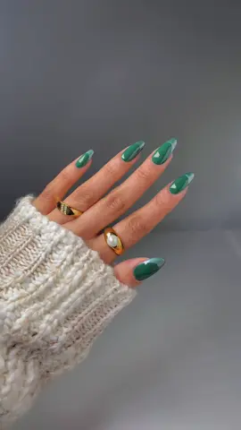 A long-lasting mani is a must for holiday party szn 🎄❄️🥂 wearing @essie store ‘in-vest in style’ + ‘glazed chrome’ topcoat _____ #essiepartner #holidaynails #frenchnails #nailpolish #nailinspo