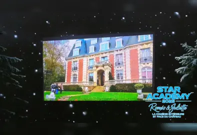 le cours de papy aujourd'hui  a pleuré de rire  Nous revisitons Roméo et Juliette  au château. avec des photos des élèves sur le balcon et en face du château. #StarAcademy 