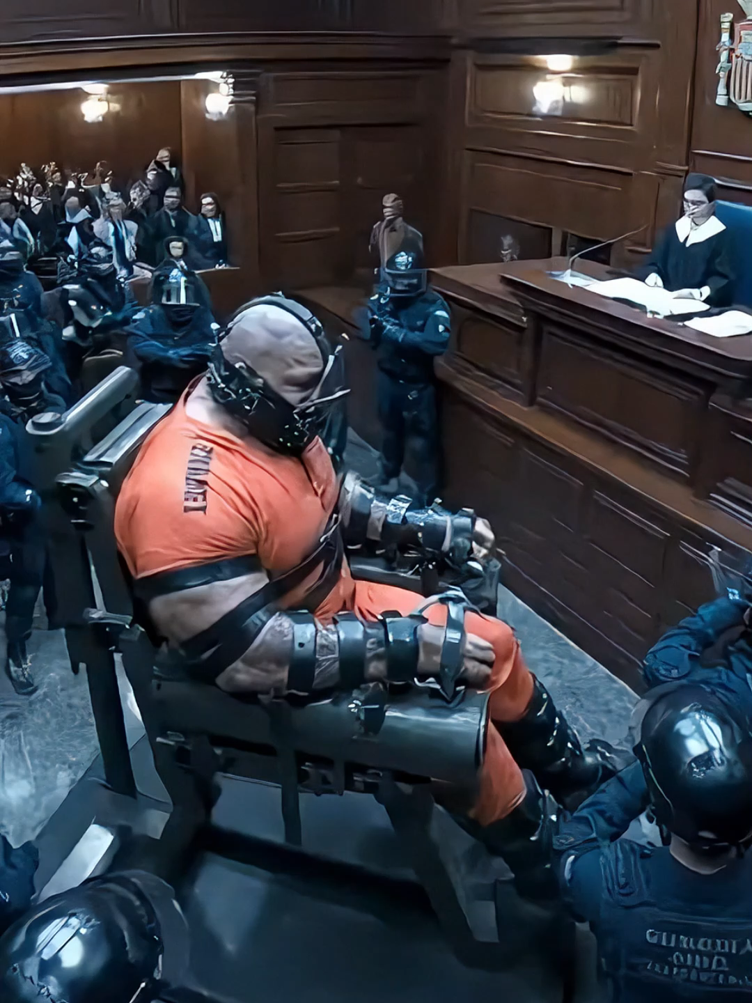 Su reacción encendió todo el tribunal. La jueza apenas pronunció la sentencia cuando el recluso perdió el control. La sala vibró, el público gritó… y lo que captó la cámara al final es simplemente indescriptible. #RealidadProhibida #JuicioFederal #CCTV #MomentoTenso #Reaccion #EscenaRealista #Impacto #Suspenso