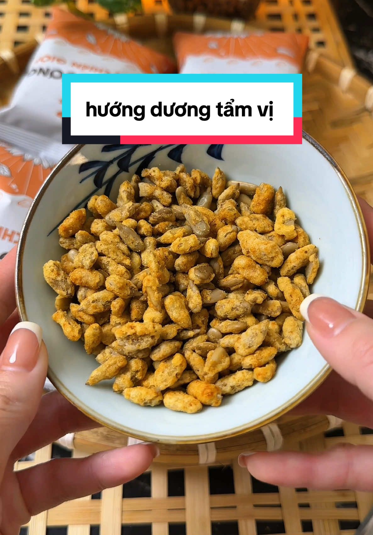 hạt hướng dương tách sẵn còn chiên giòn tẩm vị coi bộ ăn hao lắm đây #food #ancungtiktok #duyenoioi #reviewfood #hathuongduongtamvi 