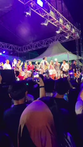 Konser Syaqirah DA7 ditengah lautan manusia, Masyaallah masyarakat Sidrap🔥😍#syaqirahda7 #syaqirahsidrap #syaqirahsidrapda7indosiar 