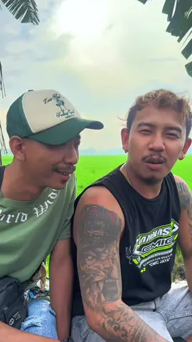 Melu rombongan kudu Rutin pakai sesss wooozzz yo cak sam @SAM PIITAK SOPIR SEEZ  #menyou #guncang1212 #facewash #krinjingkiningmoakk #rombongannyeni 