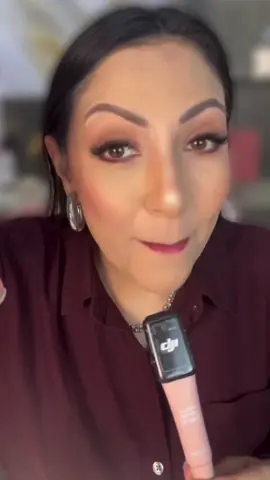 ¡Paren TODO! 🚨💋 Llegaron los Glowy Peptide Lip Balm y están que te mueres.😍🔥 Toasted Cinnamon, Glazed Mocha, Vanilla y Frosted Pink: glossy✨ jugosos 💦 cero pegajosos y con péptidos 🧬que dejan tus labios más llenitos, lisos y bonitos 👄✨ Dior casi $2,000 😱 y La Mer $2,500 😳… yo con mis Farmasi tengo péptidos, escualano y brillo por una fracción 💸. Pídelos o inscríbete ya ⭐ 👇🏼 Pidelos aquí o inscríbete ya a farmasi y aprovecha la temporada https://wa.me/message/4JC6ELJFZC5QP1 💋✨