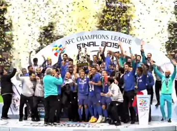 ٢٤ نوفمبر هو اليوم الذي أدركت فيه آسيا أن البطولات لا تستقر إلا في يد الهلال. يومٌ ارتفعت فيه راية الزعيم عاليًا، تلامس السماء، معلنةً حكاية فخر تُروى للأجيال. إنه يومٌ جمع بين الدهشة والهيبة، بين إنجازٍ عظيم وإرثٍ لا يمحوه الزمن . #alhilal #fyp 