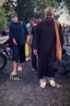 Thương sót. Khi nhìn bóng lưng đáng kính lúc nào cũng lo lắng cho bà con #thichminhthien #tiktok #xh 