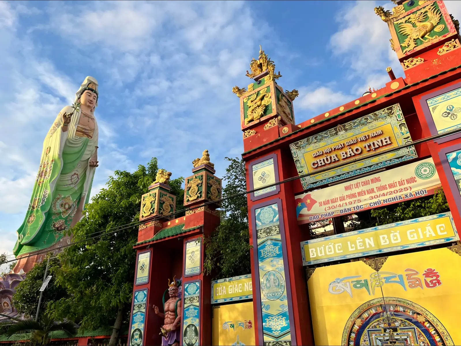 Cùng nhóm em Trao tặng 150 phần quà cho bà ❤️🪷#thichquangnguyen #chuabaotinh 