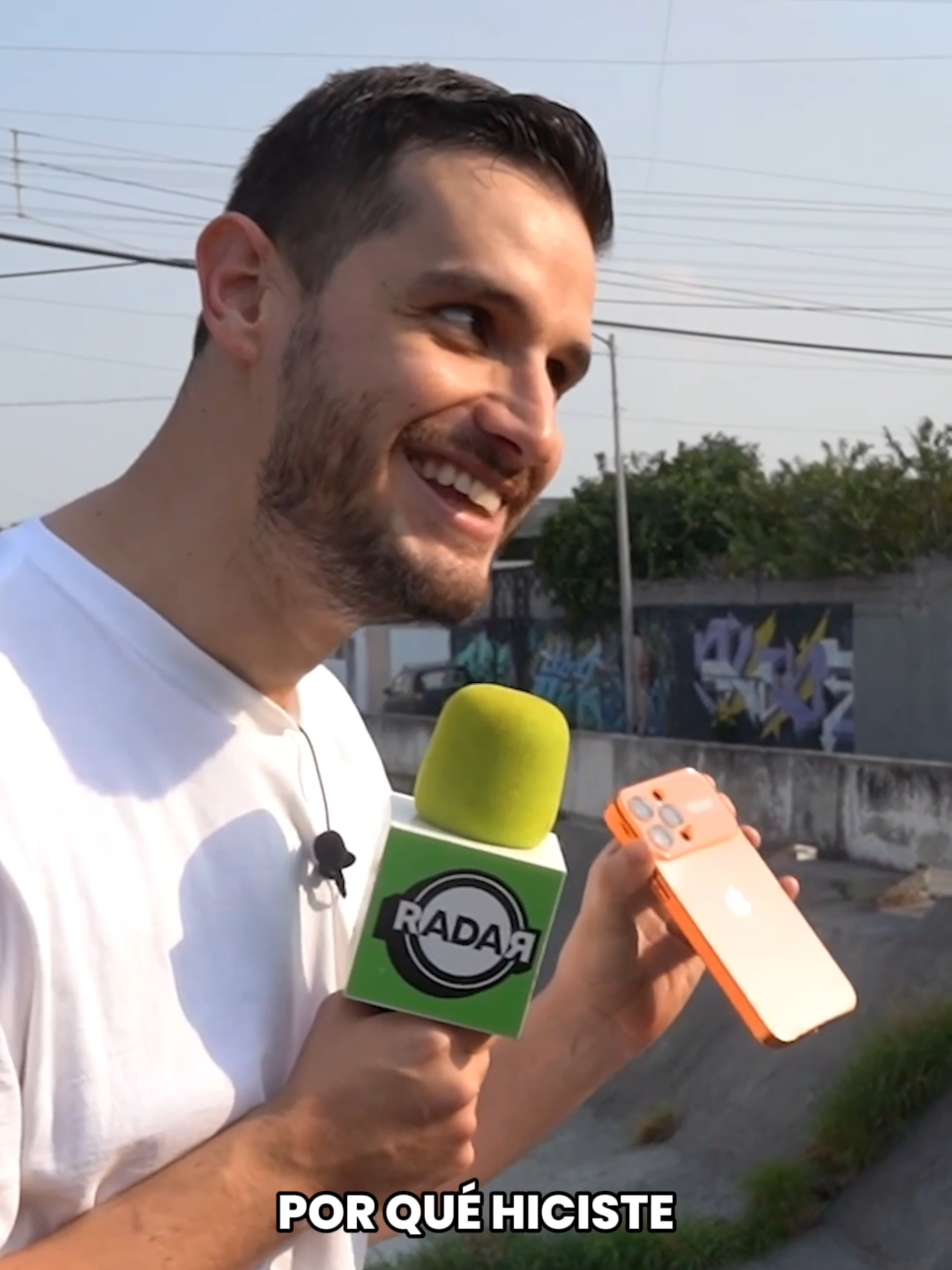 Intentó picarnos los ojos con ese iPhone. #adrianmarcelo #PDSPCAM