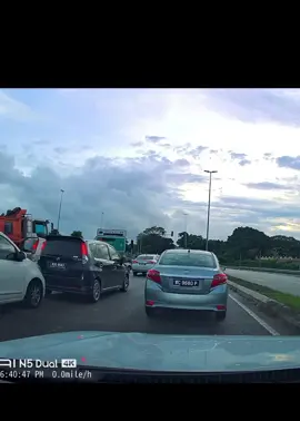 Umm malas nak komen .. tapi akak kete no plate WC9680p kalu tengok dashcam ni boleh jadikan bukti main fon masa drive #dashcammalaysia #langgarbelakang #klang#fyppppppppppppppppppppppp 