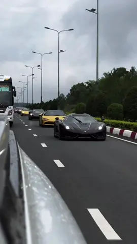 Người đưa dàn siêu xe đắt đỏ đi diễu hành khắp đất nước 🇻🇳 #mailisa #hoangkimkhanh #koenigsegg #ferrari #lamborghini 