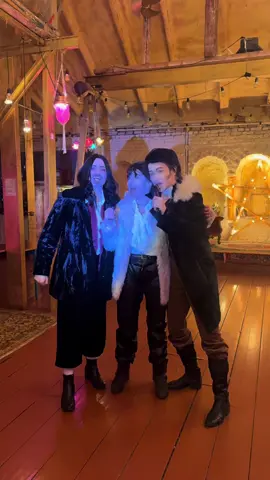 @Elio_coser @Rosy🥀 #whatwedointheshadows #whatwedointheshadowsedit 