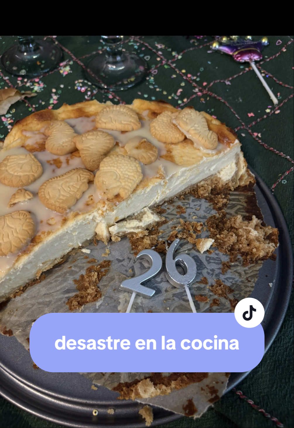 desastre en la cocina con pat. cocinando una tarta de queso dinosaurios sin gluten✨🤪 #cocina #cheesecake #dinosaur #fyp #dulce 