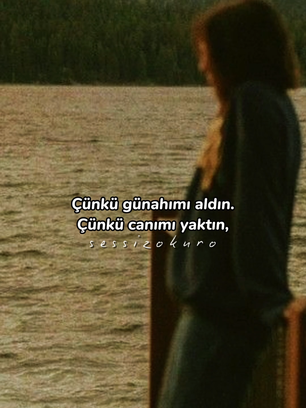 Sen beni en çok niye unutamazsın biliyor musun? Çünkü günahımı aldın. Çünkü canımı yaktın, Çünkü, sen haksızdın.. Unutma, ben senin kanayan vicdanınım. Kime sarılsan, biraz daha sızlarım..   ✒️: Ezgin Kılıç . . #keşfetteyizzz #keşfet #şiir #beniöneçıkart #ezginkılıç 