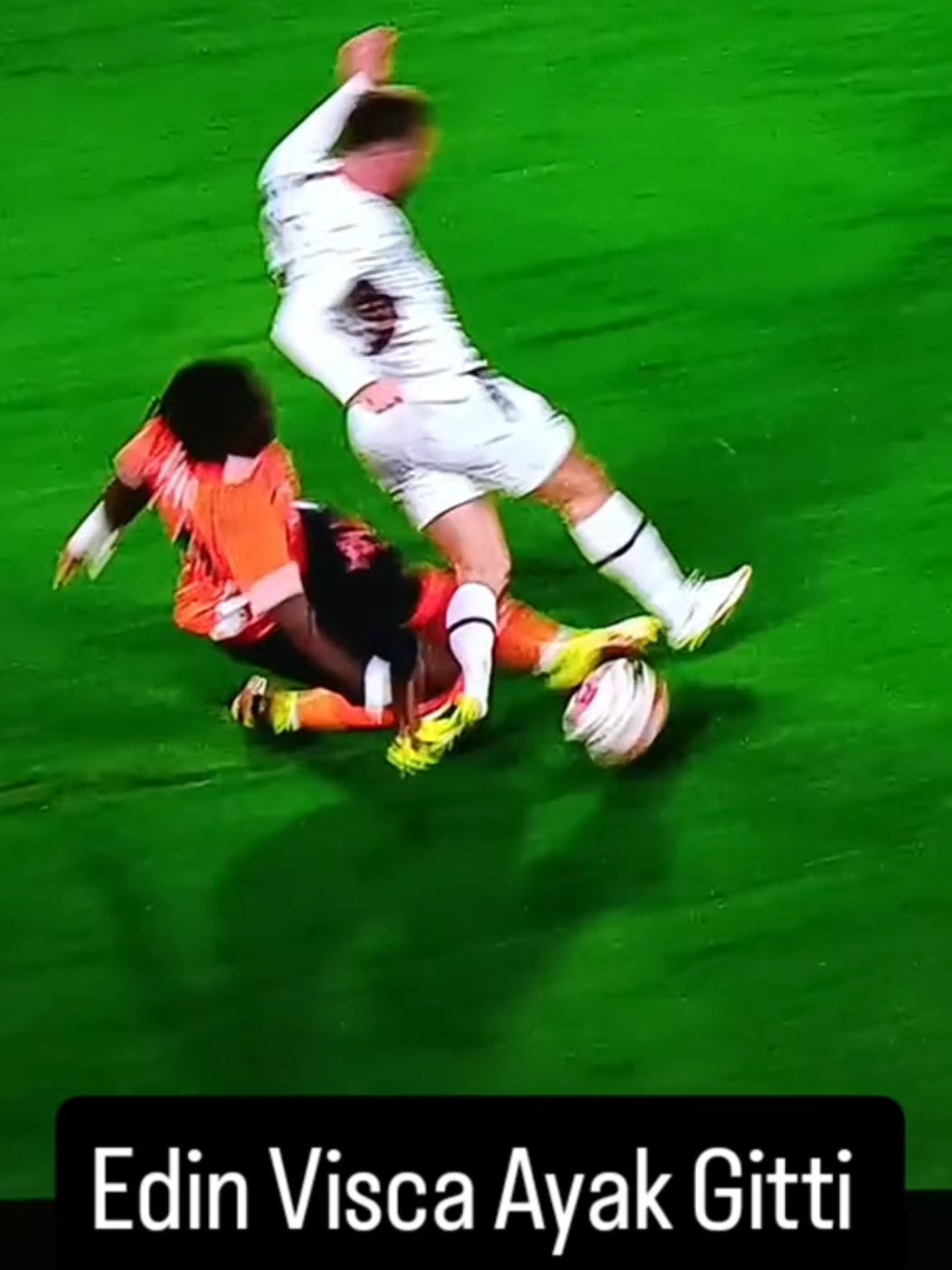 Başakşehir Trabzonspor Maçında akıl almaz bir faul yapıldı Edin Visca Ayak Kırıldı mı sizce ?