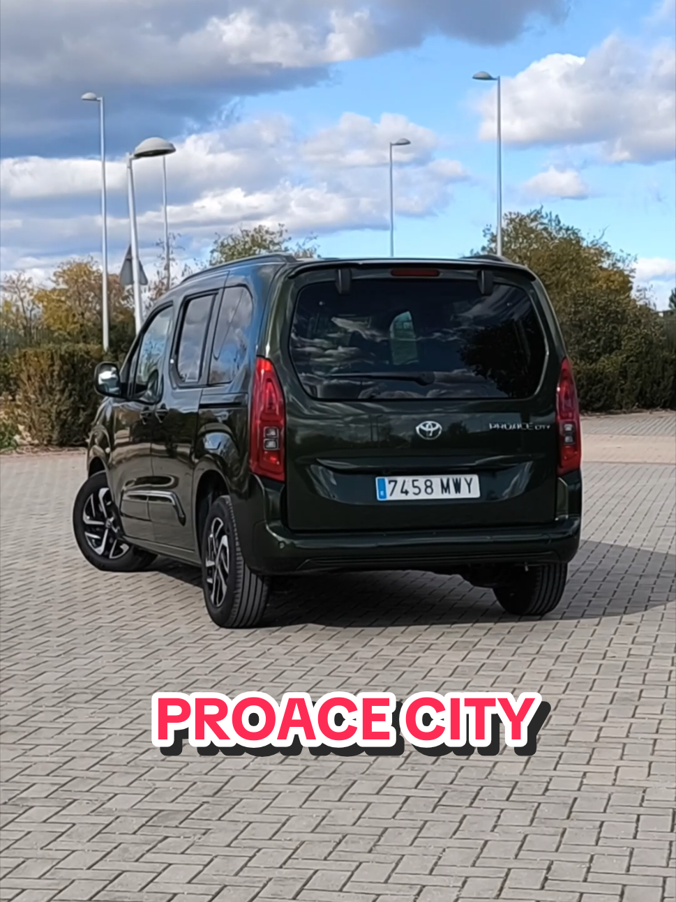 El Toyota más recomendable que te PUEDES COMPRAR! #toyota #toyotaproacecity #motor #coches #furgoneta @Toyota_Esp 