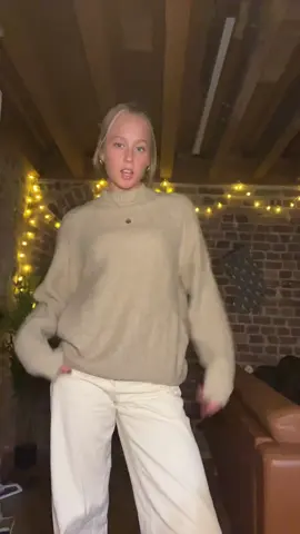 Cutest jumper!! Part of superdry’s Black Friday sale 🫶🏻🫶🏻🫶🏻 @CULT by Superdry #cultbysuperdry #blackfriday #gifted