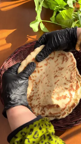 فطایر قیمە: چوارکوپ ئارد دووکەوجک شەکر یەک کەوجک خومرە نیوکەوجک خوی سی کەوجک زەیت شیر بۆ شیلان