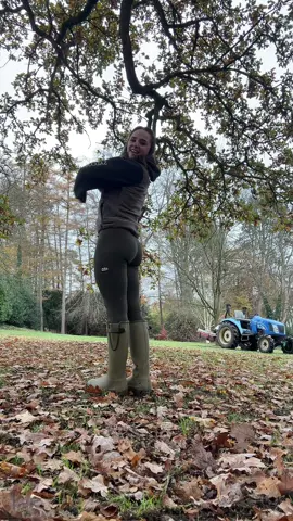 Looking like a moon face🌝🌝@Ridgeline of New Zealand #fyp #agrigirl #brunette #youngfarmer #countrygirl 