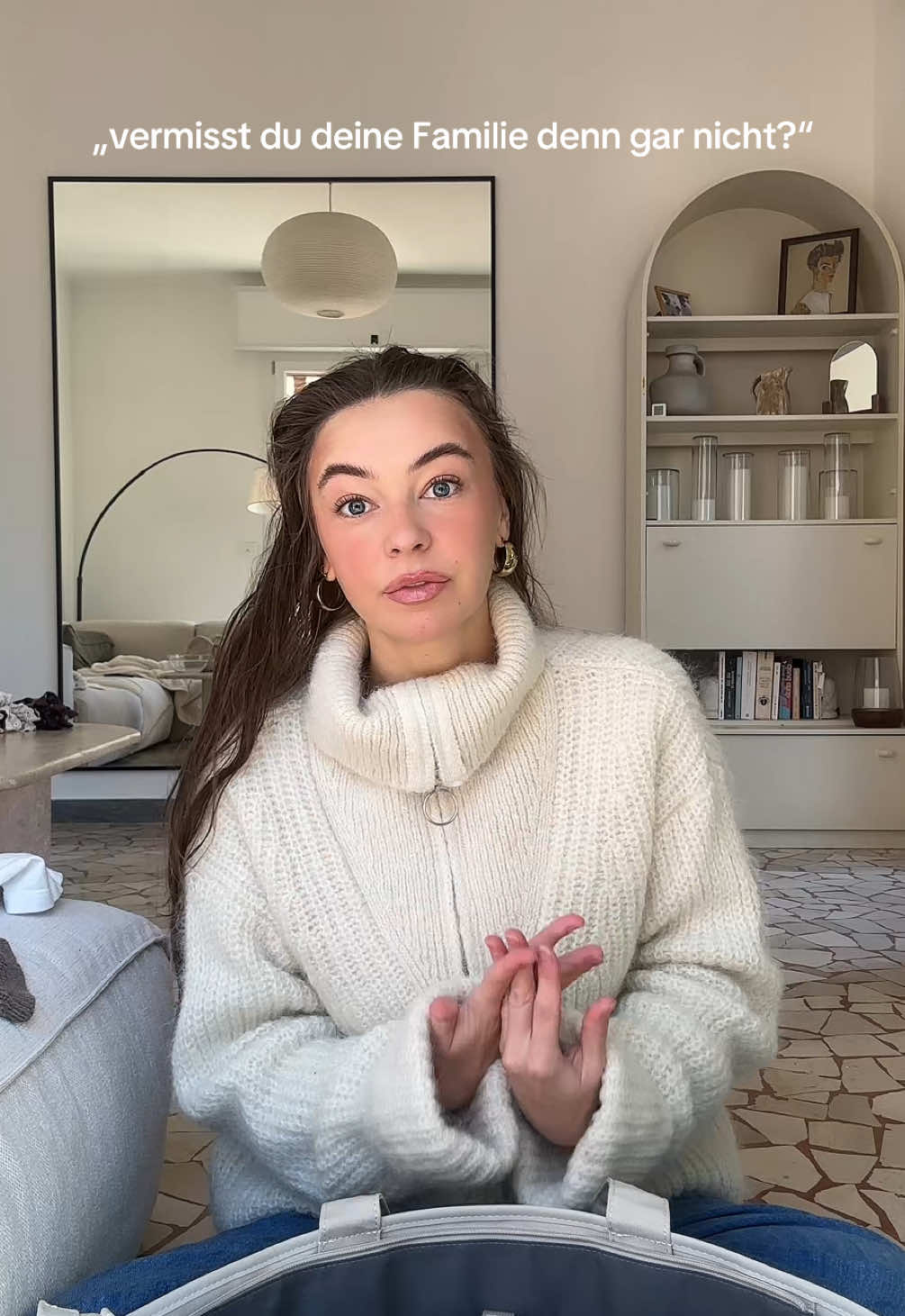 anzeige seitdem ich ausgewandert bin, reise ich häufiger mit den Öffentlichen, um meine Familie zu besuchen. Meine geliebte Hellvi Bag von @Kapten & Son ist aktuell im Black Friday Sale. Diese Tasche ist so ein Raumwunder und perfekt zum Reisen, Einkaufen oder als Sporttasche. Mit dem Code BWSALE5 gibt es nochmal 5% on top auf die eh schon bis zu 50% reduzierten Pieces.  #kaptenandson #kaptenblackweek #bekapten 