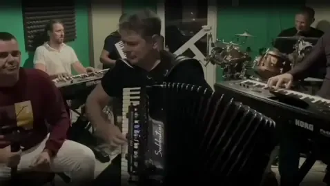 #livemusic #muzikauzivo @Nebojsa Pandurevic&Prijatelji 