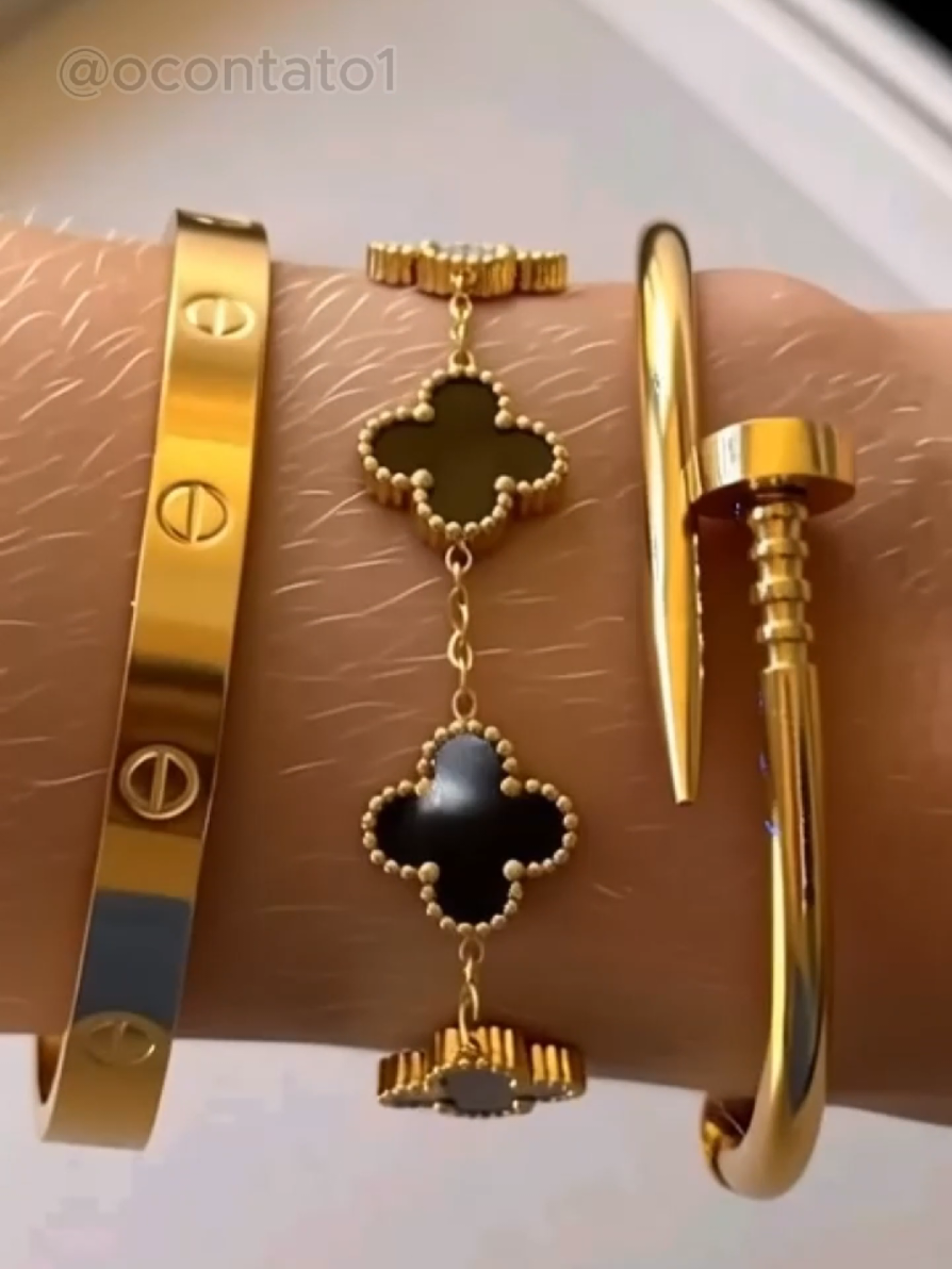 Kit com dois ou três braceletes em aço inoxidável que não escurece.  Você escolhe a cor do trevo. Aproveite! . . . #tiktokshopblackfridaybr #pulseiras #semijoiasdeluxo #joiaspersonalizadas #luxo 