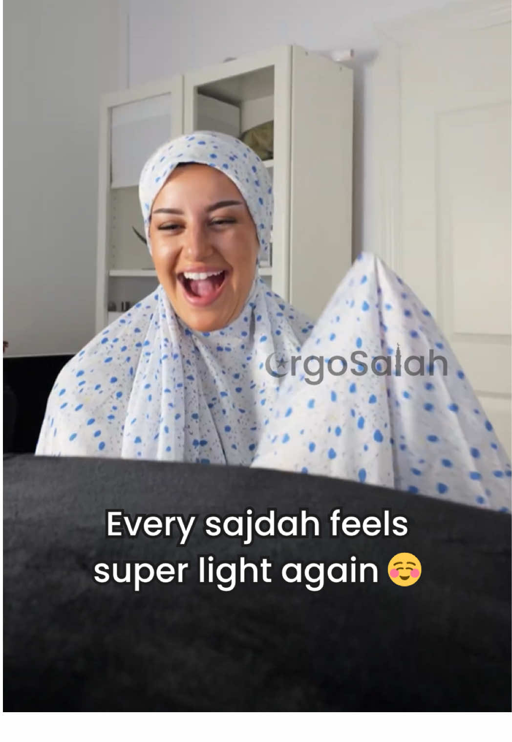 Your mother will be so thankful with this gift 🤍 Link in bio! #mama #mamaislam #kneeinjury #muslimtiktok #prayermat 