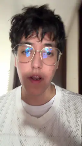 Mucha risa con que no toque el árbol 