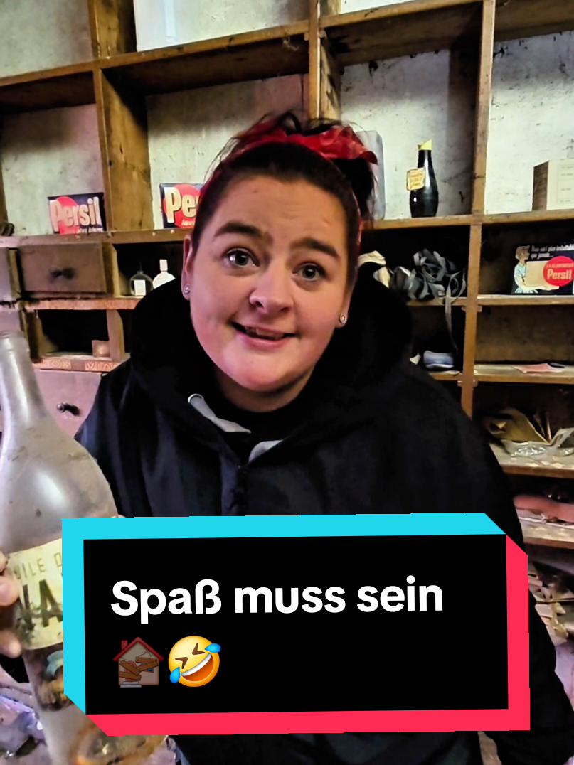 Spaß muss auch beim erkunden von verlassenen Orten sein 🔦🏚🤣 #spaß #lostplace #urbexworld #fyp#urbexfrance @Adventure_gisela 