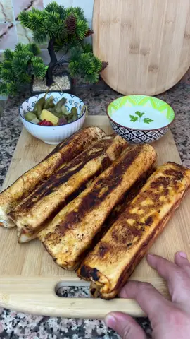 Crispy shawarma 🌯 Ingrédients marinade : 1 mghref yaourt nature 1 mghref tomate concentré  1 meghref sghira motarde  Mel7 Felfel k7el Felfel 3ekri Épices chawarma 3ekri har Zandjabil  Thoum poudra  Bsel poudra ——————- Lelbena te9dro matzidohomch: 2 habet paracetamol Kas bitadine Roulo ta3 scotch