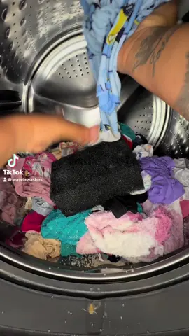 Watery squeezes only 🌊#laundrytok #laundryasmr #fypage #4upageonly #asmrvideo #fypage #creatorsearchinsights 