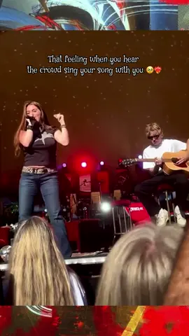 The best feeling 🥹❤️‍🔥 love you Baden-Baden!! @swr3online  #originalmusic #allmylove #acoustic #badenbaden #vella