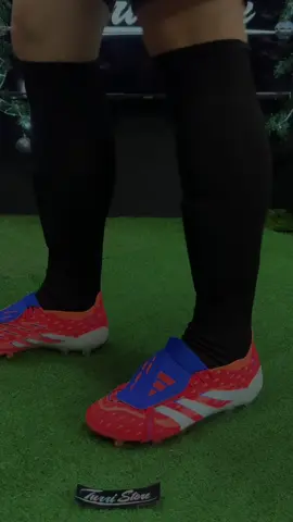 🔥 Predator 25 Coral Blaze 🔥 Puro control, potencia y estilo encendido. Si querés meter pases precisos y dominio total, estas son LAS botas ⚽🔥 Disponibles en TurriStore 🟠 Envíos a todo CR 📦 Pagos con tarjeta, Credix 3 meses y tasa 0 Credomatic 💳 #Predator25 #CoralBlaze #TurriStore #FutbolCR