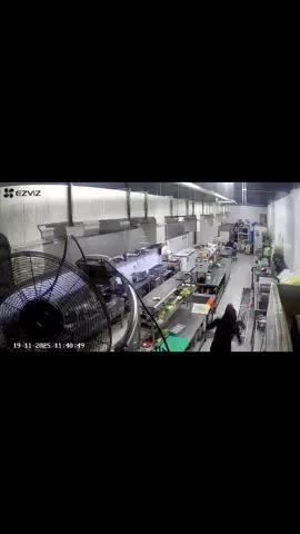 Sangking semangat eh terpeleset deuuhhhh hahaha🤣🤣#fyp #tiktokindonesiafyp #fyptiktok #edukasi #belajarmasak #tiktokviral #kitchenlife 