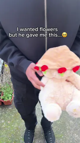 He gave me flowers but with a Teddy Bear, this is so cute 🥺 #teddybear #couplegift #flowers Teddy bear with a convertible hat that converts into a boquet perfect gift for this Christmas United Kingdom london england